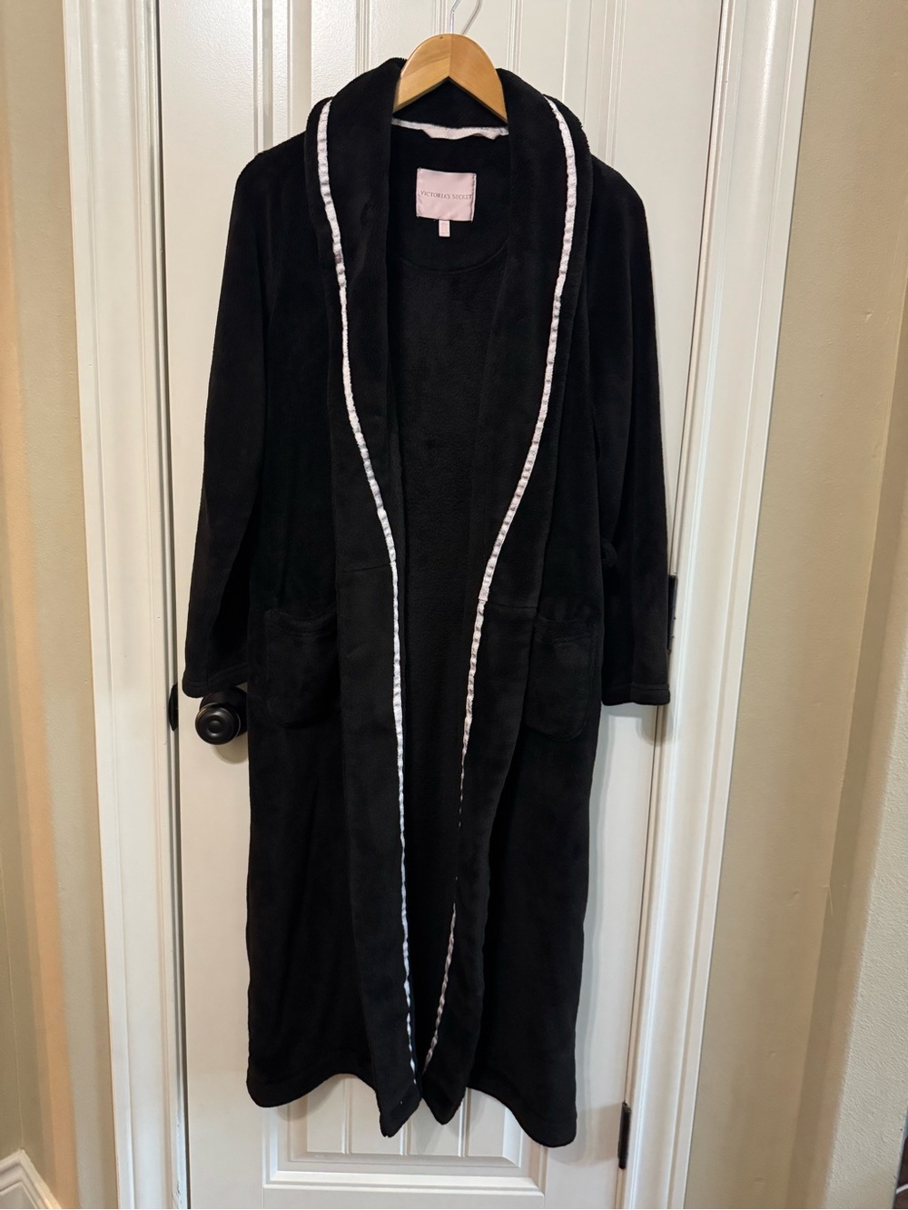 Vintage Victoria's Secret Black Plush Maxi Robe Pink Piping - Size XS (No Belt)